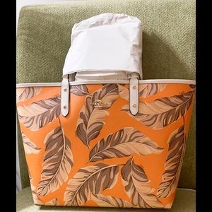 Reversible City Tote With Banana Leaves print